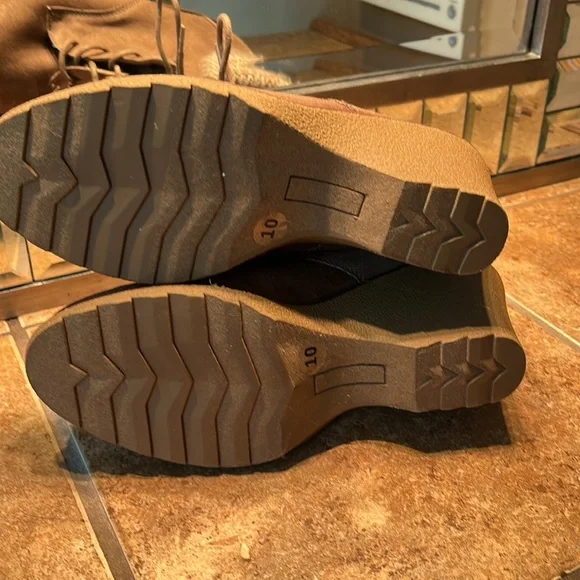 NWT Faux Suede Wedge Lace Up Booties - Picture 5 of 7